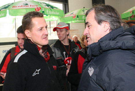 Den syvdobbelte Formel 1-verdensmester Michael Schumacher er gået ind KSM Motorsport som kompagnon, og ses her i samtale med den dobbelte rally-verdensmester Carlos Sainz, der har junior med i tyskernes kartingteam.